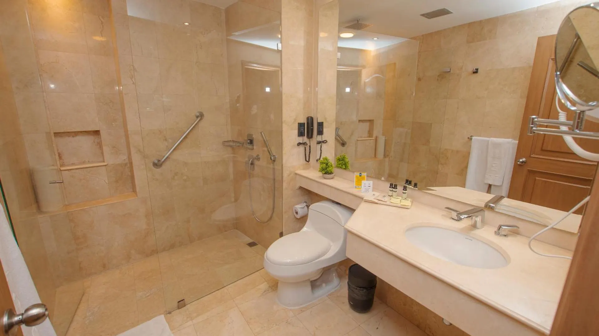 Hotel Dann Carlton Cali